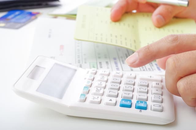 【どっちが正解？】SBI FXトレードとSBI証券を徹底比較！手数料や評判の違いを解説